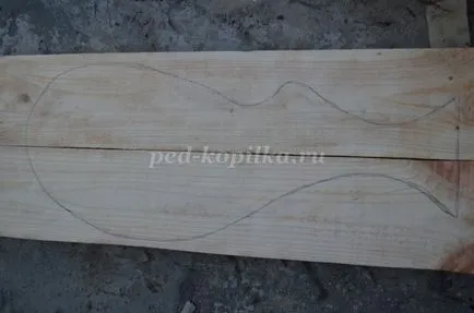 Kerti szobor egy fa kezével