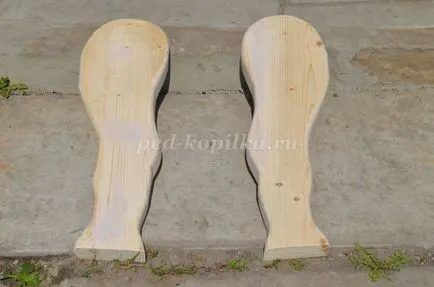 Kerti szobor egy fa kezével
