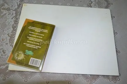 Kerti szobor egy fa kezével