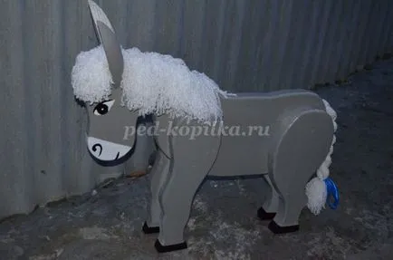 Kerti szobor egy fa kezével