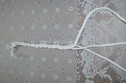 Kerti szobor egy fa kezével