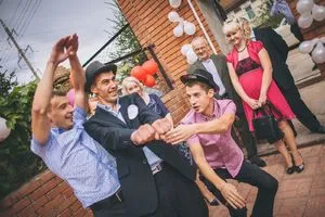 A legeredetibb, vicces és érdekes versenyek a menyasszony ára (pályázatok) A legeredetibb, vicces és érdekes versenyek a menyasszony ára