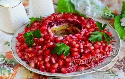 Saláta - gránát karkötő - csirke recept gombával, sajttal és aszalt szilvával (recept) Saláta - gránát karkötő - csirke recept gombával, sajttal és aszalt szilvával