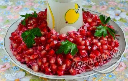 Saláta - gránát karkötő - csirke recept gombával, sajttal és aszalt szilvával (csirke) Saláta - gránát karkötő - csirke recept gombával, sajttal és aszalt szilvával