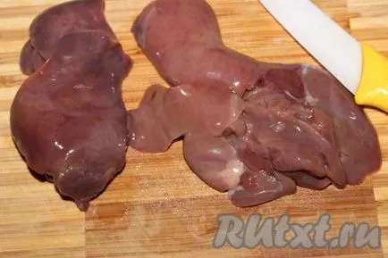 Saláta csirkemáj és ecetes uborka - recept fotókkal