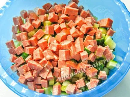 Saláta kukorica, kolbász, uborka - egy recept fotó (kolbász) Saláta kukorica, kolbász és friss uborka - a recept egy fotó