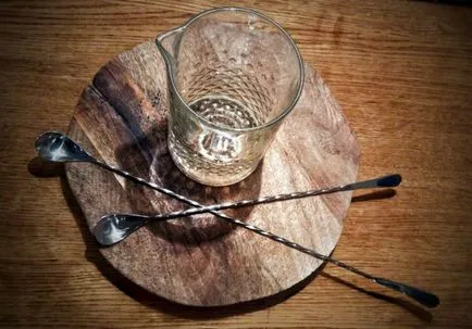 Magát Bartender tudnod kell készíteni koktélok otthon (a csapos) Magát Bartender meg kell tudni, hogy készítsen otthon koktélok