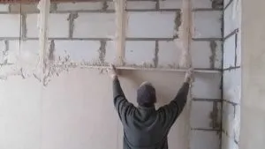 Kőműves falak alatt a tapéta saját kezűleg, mint vakolat (nashlopok vakolat) Vakolás falak alatt a tapéta saját kezét, mint vakolat