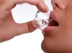 A törődés után ajakfeltöltés hialuronsav, hogyan kell kezelni a vérömlenyek (zúzódás után ajakfeltöltés hialuronsav) Zúzódás után ajakfeltöltés hialuronsav, hogyan kell kezelni a zúzódások