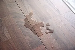 Fogsz közelről repedések a laminált kezük részletes utasításokat fotókkal és videó példák