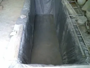 Szerelőakna a garázsban a kezét, mint egy verem és téglát, mint a közeli, a számítás (kész) Szerelőakna a garázsban a kezét, mint egy verem és téglát, mint a közeli, a számítás