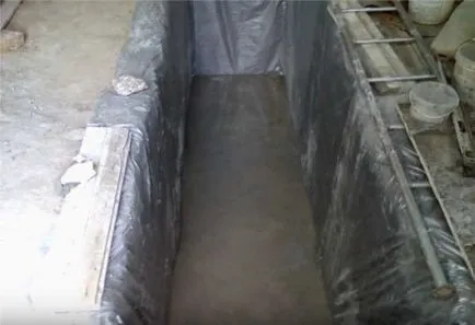 Szerelőakna a garázsban kezével méret, vízszigetelés, épület Fotóriport (vízszigetelés) Szerelőakna a garázsban kezével méret, vízszigetelés, épület egy fotó-jelentés