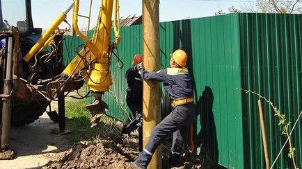 Az eljárás és a világító technológia támogatja a set közvilágítási oszlopok