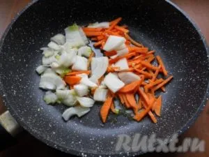 Sertés pörkölt paradicsom és paprika - készül lépésről lépésre fotókkal