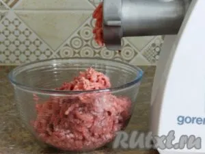 Sertés pörkölt paradicsom és paprika - készül lépésről lépésre fotókkal