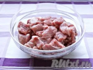 Sertés pörkölt paradicsom és paprika - készül lépésről lépésre fotókkal