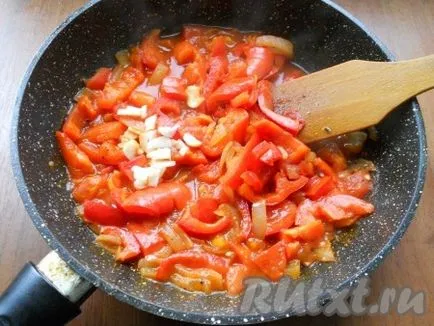 Sertés pörkölt paradicsom és paprika - készül lépésről lépésre fotókkal