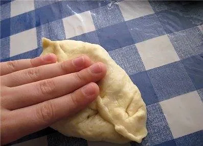 A tésztát sütemény burgonyával - lépésről lépésre recept fotók
