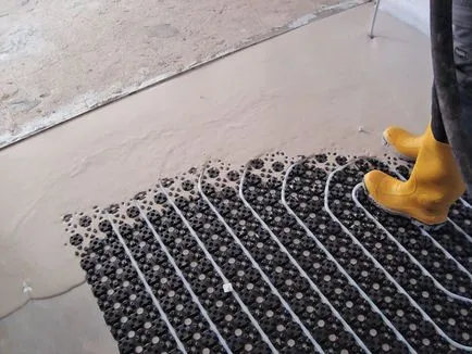 Fűtött padló a fürdővízzel, és hogyan lehet az elektromos padlófűtés a fürdőben a kezével, video (elektromos) Fűtött padló a fürdővízzel, és hogyan lehet az elektromos padlófűtés a fürdőben kezével videó