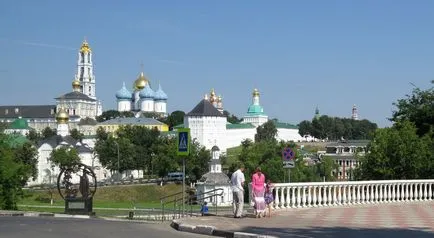 Trinity-Sergius Lavra templomok és szent helyek, hogyan juthatunk el oda, és mit kell látni Sergiev Posad, ötletek