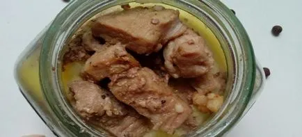 Párolt sertéshús otthon - egy recept egy serpenyőben, multivarka, autokláv és kukta