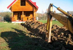 Fektetése szennyvízcsatorna csövek az árokban -, hogyan kell elvégezni video