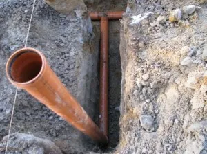 Fektetése szennyvízcsatorna csövek a talaj és a csővezetéktelepítést technológia szabályok (csövek) Fektetése szennyvízcsatorna csövek a föld technológia és csővezetéktelepítést szabályok