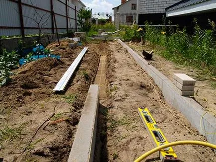 Telepítése a járdára a járólap a kezüket (cserép) Telepítése a járdára a járólap a kezüket