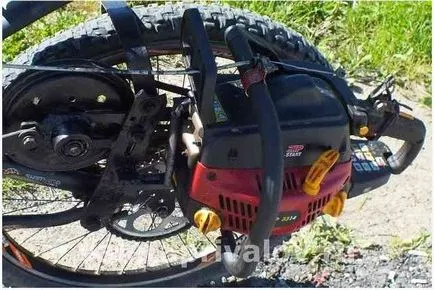Kerékpár motorral a láncfűrész