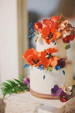 A trend a menyasszonyi torta dekoráció színek (sütemény) A trend a menyasszonyi torta dekoráció virágok