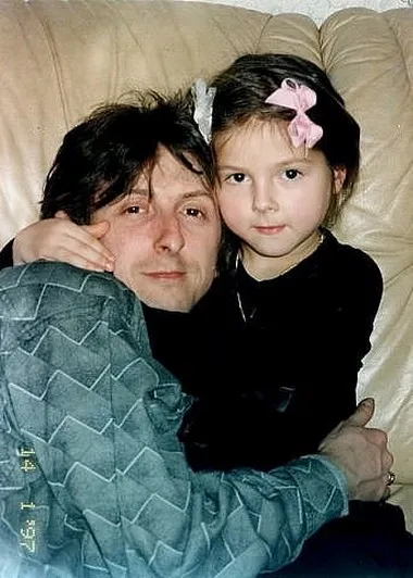 Mindent a nyushe (Nyusha Vlagyimirovna Shurochkina) (női) Mindent a nyushe (Nyusha Vlagyimirovna Shurochkina)