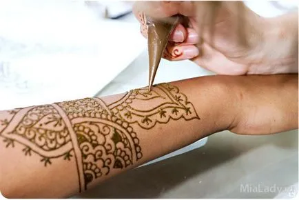 Henna tetoválás otthon (hogyan lehet egy ideiglenes henna tetoválás) Henna tetoválás otthon