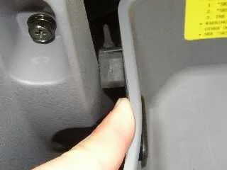 Cseréje a fülke szűrő Hyundai Accent lépésről lépésre, videó