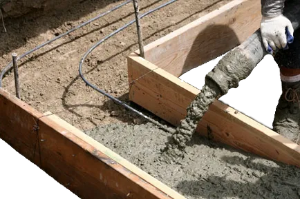 Öntött beton a zsaluzat felrakás, nyomást gyakorol a falakon