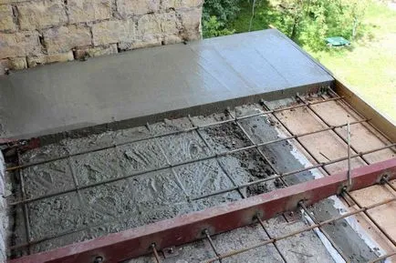 Öntés beton garázspadló előkészítése és létrehozása a technológia (töltés) Öntött beton garázs padló előkészítése és létrehozása technológia