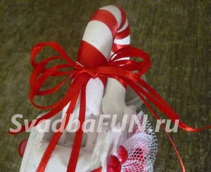 Castle, hogy az esküvő a saját kezével - virágokkal díszített és szalagok
