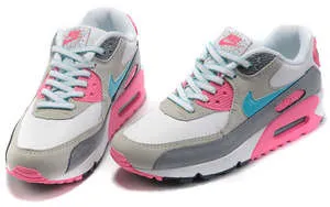 Női airmaksy Nike - élénk rózsaszín és fehér sportcipő (fotók)