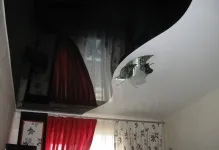 Черно участък таван снимка бял интериор, гланц и мат с модел, дизайн и цвят (черен) таван Черно участък бяла снимка в интериора, гланц и мат с модел, дизайн и цвят