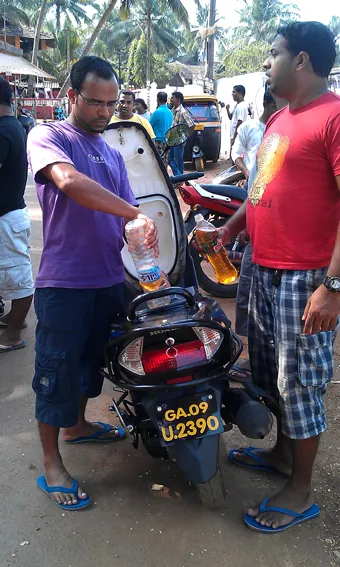 Hogyan juthat folytak egy moped Hogyan juthat folytak egy moped