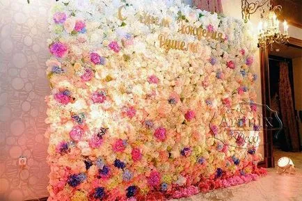 стена Цвете като фон на сватбата на президиума, арката, за да излезете регистрация, както и за фото зона на