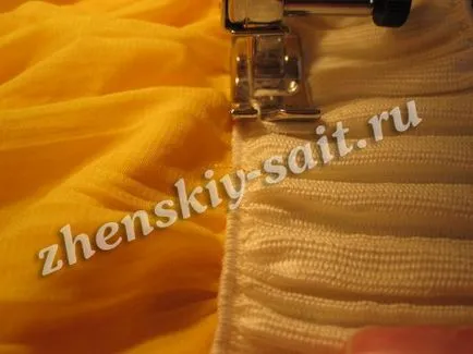 Дълга лятна пола шифон върху еластична шият свои ръце