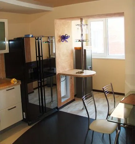 Кухненски дизайн, съчетан с балкон (снимка) разполага оформление