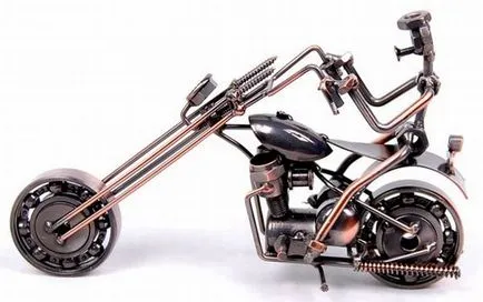 Keret egy motorkerékpár kezével