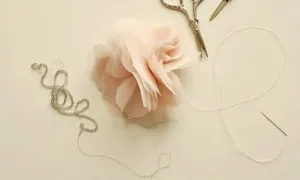 Хавайски колиета с ръцете си, на път за вкъщи