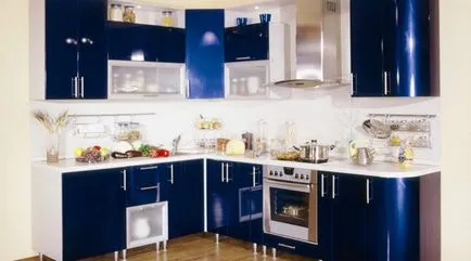 Интериорен бежов кафяв кухня