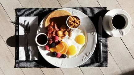 Колко бързо и вкусно печено пиле, както и решаване на проблема с обяд или вечеря