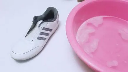 Как да избелите бели маратонки бързо