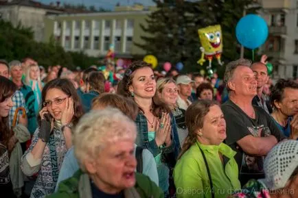 С напредването на деня премина, а градът - фара