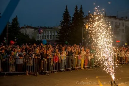 С напредването на деня премина, а градът - фара