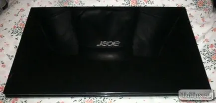 Как да премахнете капака на батерията на ACER лаптоп